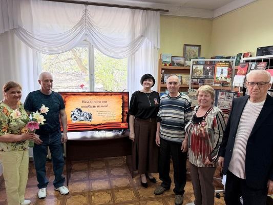 Нам дороги эти позабыть нельзя!