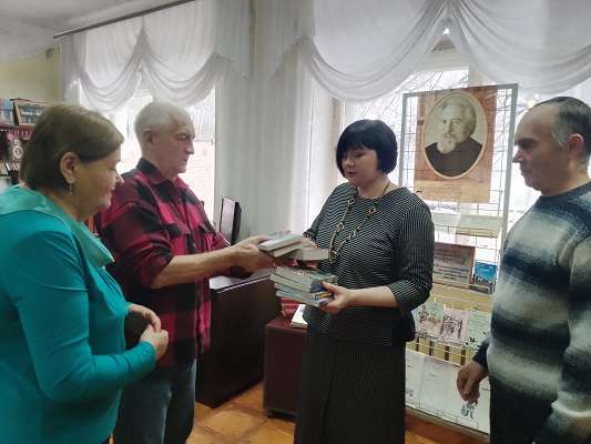 Дарите книги с любовью