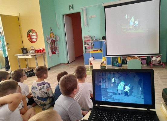 Он рисовал Буратино и Элли