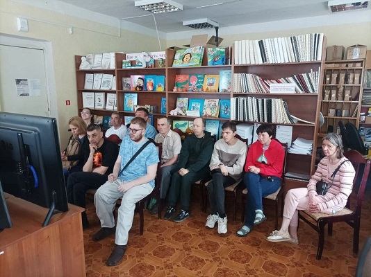 А у нас кинопоказ!