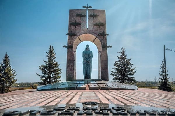 Монумент «Материнская доблесть»