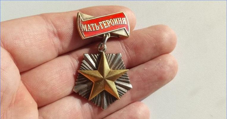 Знаки отличия за материнство в СССР