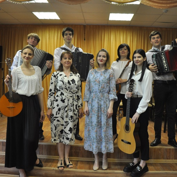 В библиотеке для слепых прошел концерт студентов музыкального колледжа, посвященный Дню России